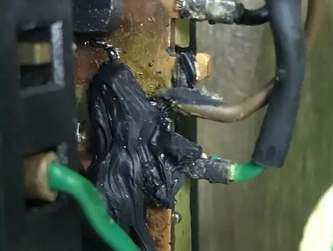 小區業(yè)主電表計量失常 偷電已被刑事拘留